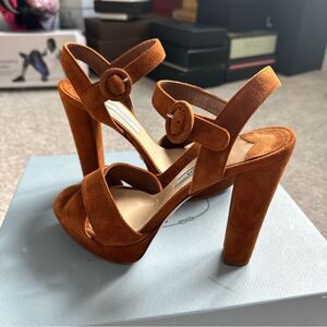 100% AUTHENTIC PRADA WOMENS CAMOSCIO SUEDE PLATFORM HEELED SANDALS SZ 5.5